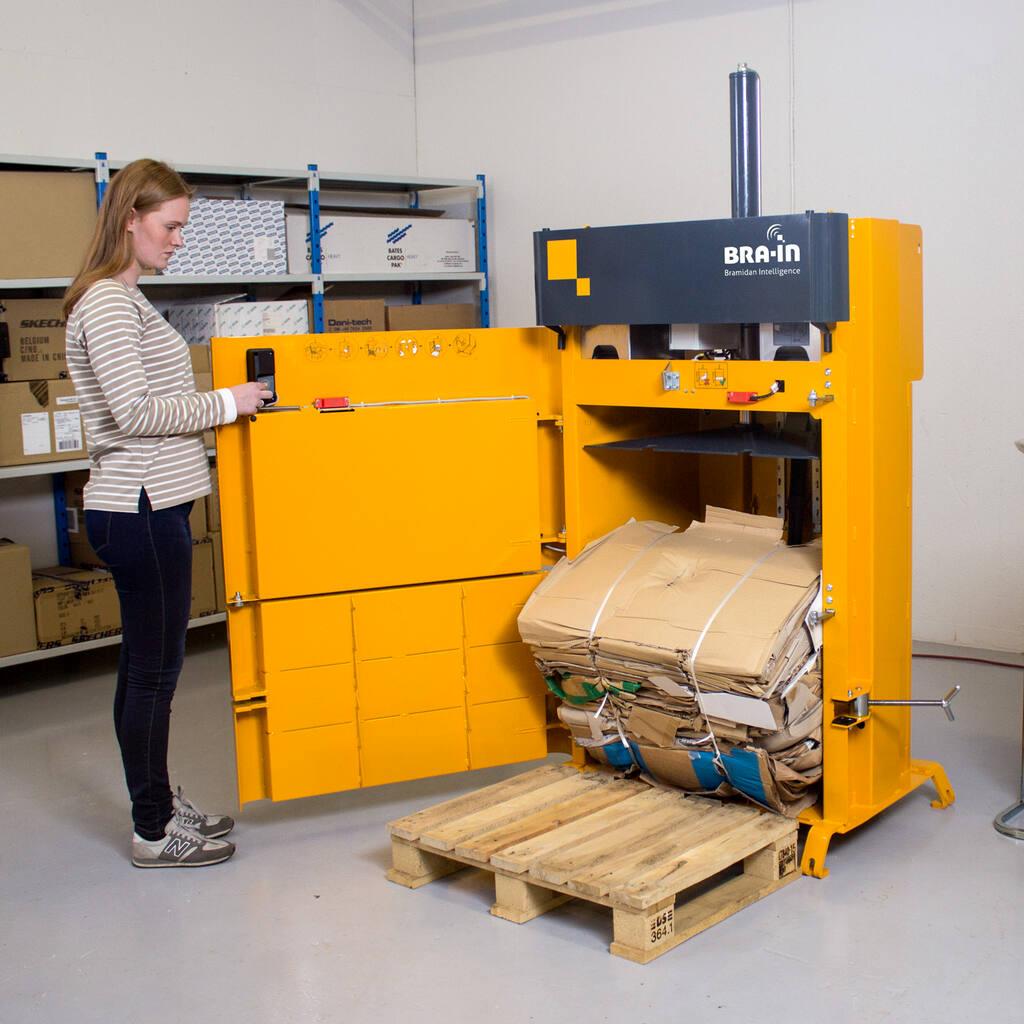 Vertical B4 Baler