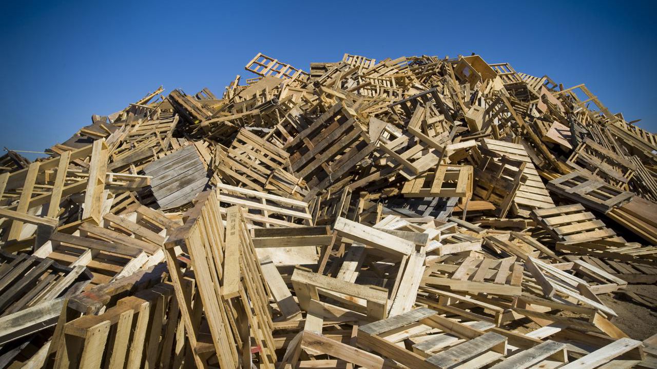 Wood Pallet Recycling 1 Wood Pallet Recycling - Wood Pallet Recycling - Material Handling